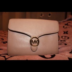 Michael Kors Envelope cross bag💞